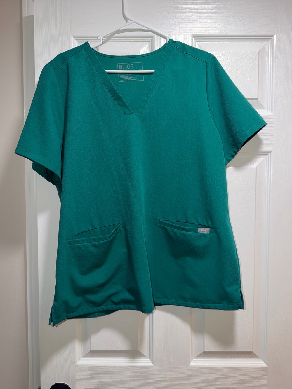 FIGS Women's Teal V-Neck Scrub Tunic with Front Pockets